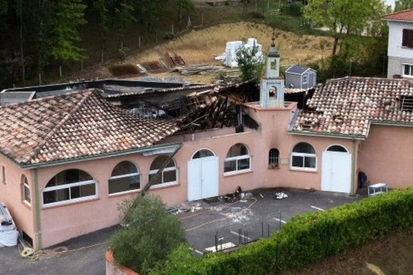 La mosquée d'Auch (Gers) détruite par un incendie criminel en août 2015.