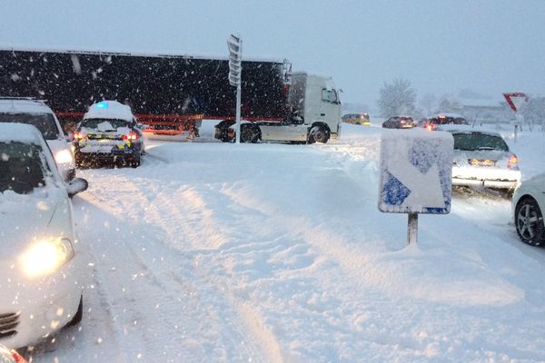 En Haute-Loire, les transports scolaires sont suspendus la matinée du vendredi 27 janvier. La veille, la circulation était très difficile sur les routes.