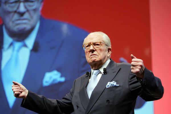 Jean-Marie Le Pen à Nice en 2010 lors d'un meeting politique pendant la campagne des élections régionales.