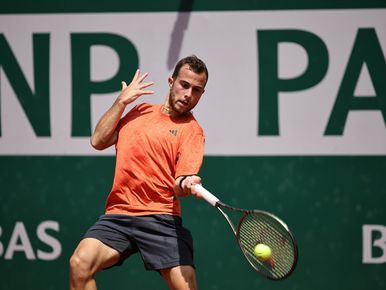 VIDÉO. L'étrange abandon du tennisman Hugo Gaston sur balle de match pour  son adversaire provoque un tollé 