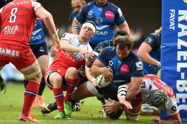 L'essai du Sud Africain Bismarck Du Plessis pour le MHR, samedi soir lors de la rencontre à Montpellier contre Grenoble.