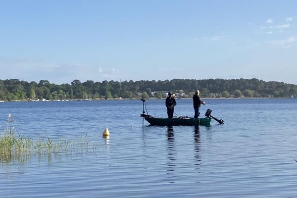 Le temps lourd et orageux est propice à la pêche.