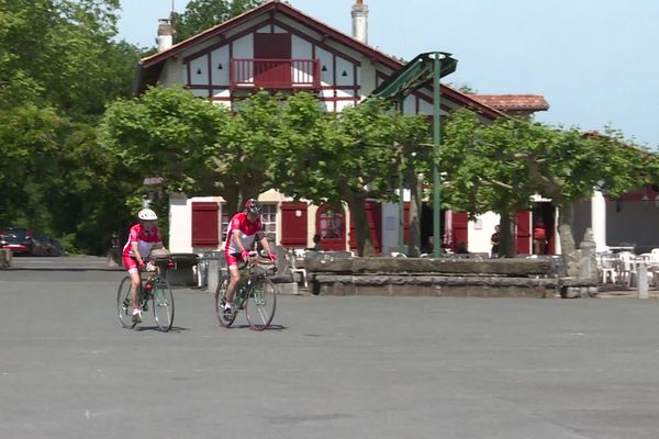 Le pays basque est une terre de jeu parfaite pour les pratiquants de ce sport. Parcours roulants dans le Sud des Landes ou moyenne montagne et cols réputés à l'intérieur, les amateurs ont le choix.