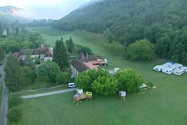 Le vol en montgolfière attire de plus en plus de touristes, la Dordogne est nantie de sociétés proposant cette prestation. Elles sont mêmes intégrées dans certains programme touristique avec séjour à l'hôtel. Découverte du Périgord noir jusqu'à 1300 mètres d'altitude !