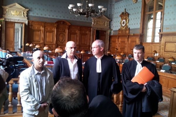 Paris - Abdelkader Azzimani et Abderrahim El-Jabri devant la cour de révision avec leurs avocats - 17 avril 2013.