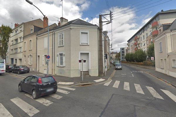 La maison de l'angle de la rue de Frémur et du bd de Strasbourg à Angers a brûlé le 12 janvier 2020