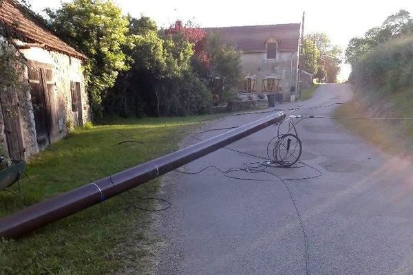 Un des poteaux endommagé, le 15 juin à Allerey