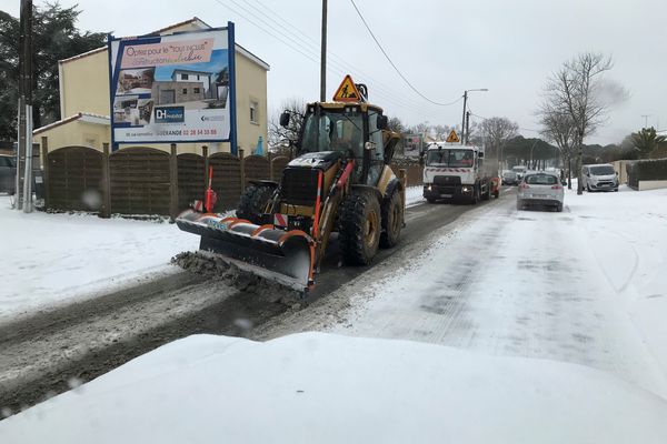 Les chasse-neige sur le pied de guerre sur les routes dans le Puy-de-Dôme