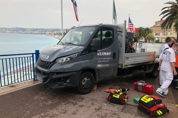 Le camion-plateau a parcouru 150 mètres pour finir sa course au niveau de Castel plage.