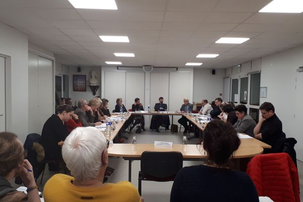 Les élus du conseil municipal du Pellerin ont réclamé la démission du maire.