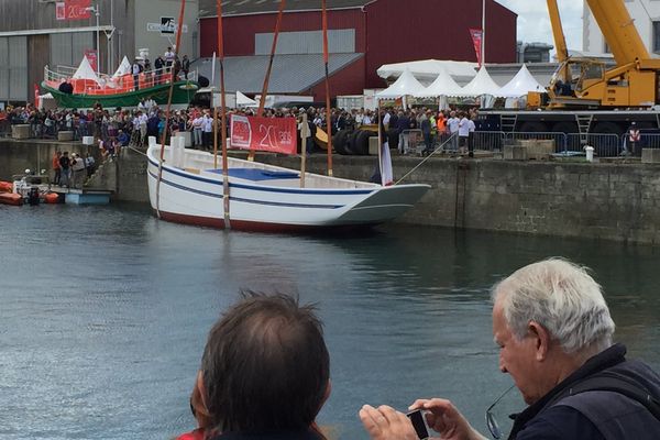 La gabarre l'Audiernais a été mise à l'eau au premier jour des fêtes maritimes de Brest 2016, après un an de restauration