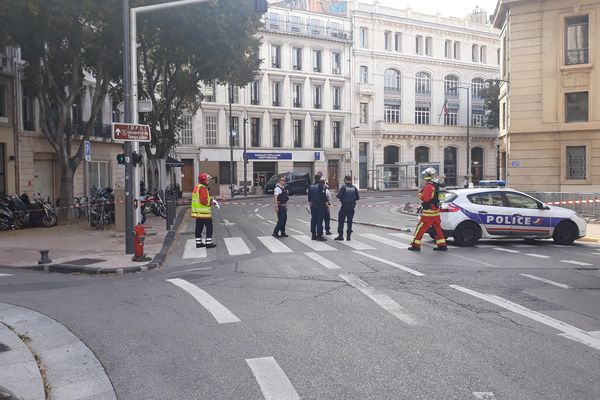 Un colis suspect, près du consulat des Etats-Unis à Marseille, a été détruit par les démineurs