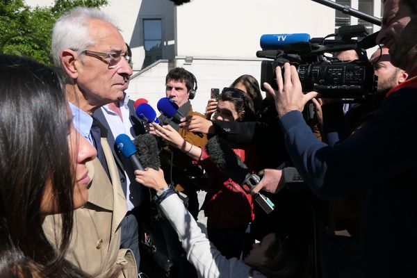 M°Jean-Yves Leborgne, Me Schwerdorffer et Me Spatafora lors de leur arrivée au palais de Justice de Besançon le 16 mai 2019