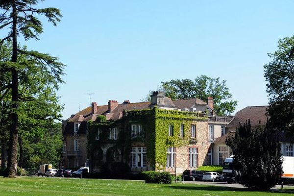 Une partie du mobilier du château de Clairefontaine sera vendue aux enchères le 10 juin 2018.