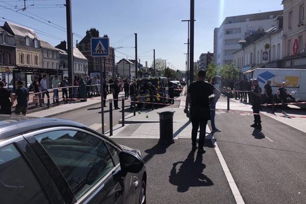 Les faits se seraient produits à l'angle de la rue Maletra et de l'avenue Jean Jaurès, au Petit-Quevilly.