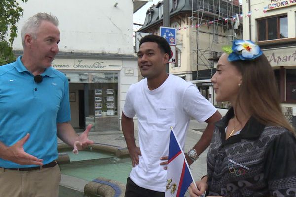 Ces athlètes des îles Samoa visitent Divonne-les-Bains.