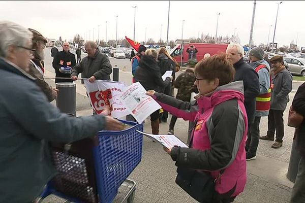 Ce mardi 12 mars, à Mondeville, la CGT organisait sa première action pour dénoncer la politique du groupe Carrefour.