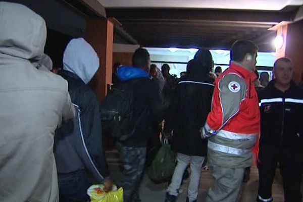 Arrivée de jeunes migrants de Calais à Sainte-Marie-la-Mer dans les Pyrénées-Orientales la nuit du 2 au 3 novembre 2016.