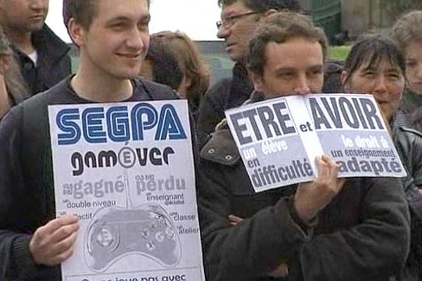 Caen : les enseignants spécialisés manifestent, 16 avril 2013