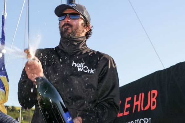 Yoann Richomme (Hellowork-Groupe Télégramme) s’impose sur le fil à Kinsale (Irlande) sur la première étape de la 50e édition de la Solitaire du Figaro