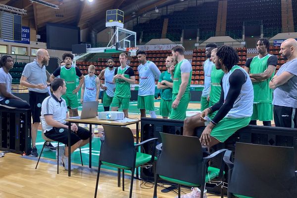 Ambiance de veillée d'armes à l'entrainement pour le Limoges CSP.