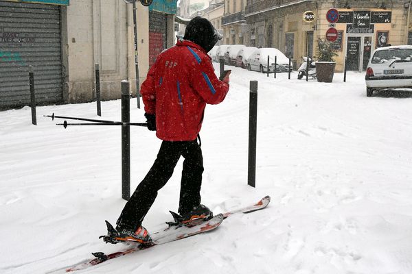 Montpellier - un skieur en centre-ville - 28 février 2018.