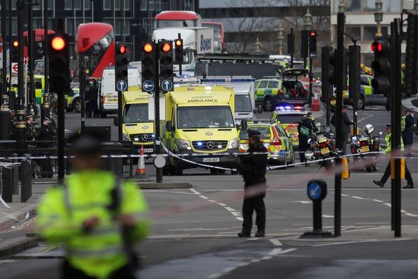 Les secours en place suite à l'attaque à la voiture à Londres - 22 mars 2017