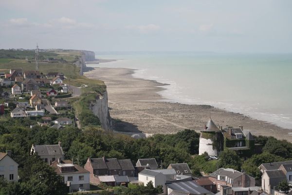 Le programme d'actions et préventions des inondations (PAPI) prévoit 4,5 millions d'euros pour freiner l'érosion des falaises d'Ault.