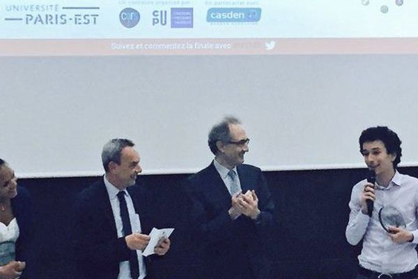 @Marine_Lps - Michael GONZVA remporte le prix du jury MT180 de l'Université Paris Est