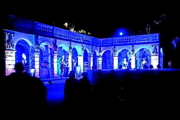 La Castellada, c’est une promenade-spectacle, de nuit, au château de Nice.