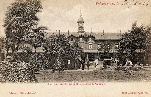 The Valenciennes station, in 1904, was built in wood.