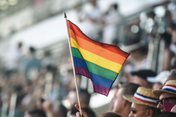 Des spectateurs lors de la cérémonie d'ouverture des Gay Games au stade Jean-Bouin, le 4 août 2018 à Paris.