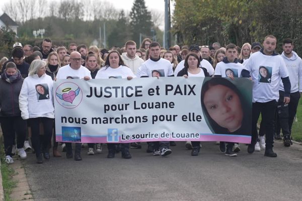 Deux cent personnes ont marché en hommage à Louane dans le village de Prouville (Somme).