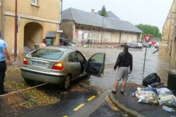 A Caen, la rue Caponière a été inondée le 22 juillet. Les riverains se demandent si les égouts ont bien joué leur rôle.