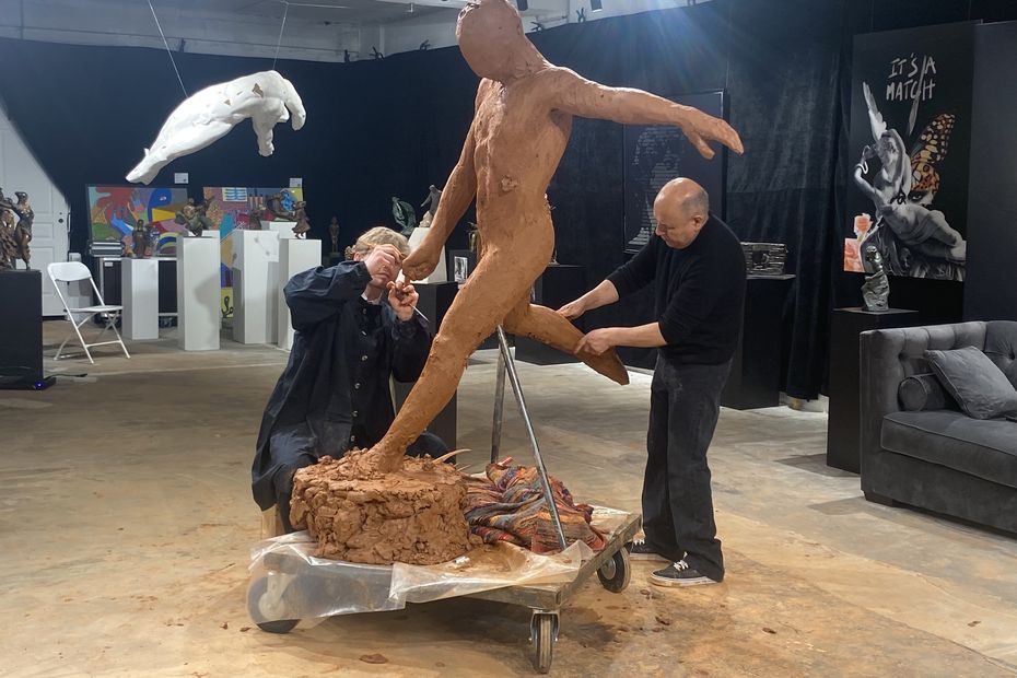 Sculptor Juan Carlos Carillo creates life-size statue of Just Fontaine in Reims gallery open to public