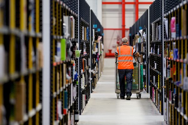 Amazon à Lauwin-Planque (Nord).