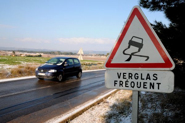 L'alerte orange au verglas concerne 21 départements dont la Vienne et les Deux-Sèvres. 