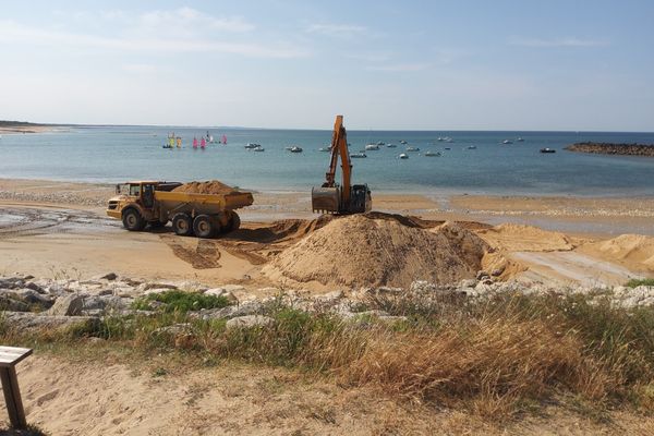 Les engins sont à l'action pour préserver les cordons lunaires.