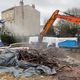 Le chantier de dépollution de l'ancien site d'Enedis en plein centre de La Rochelle a repris avec des mesures renforcées pour assurer la protection des riverains. Des brumisateurs ont été placés afin d'empêcher les émanations toxiques.