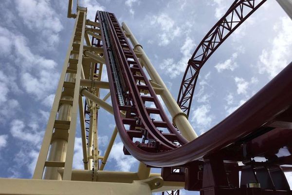 Le Mystic, le nouveau manège à sensations du parc Walibi, et sa montée verticale à plus de 30 mètres de haut.