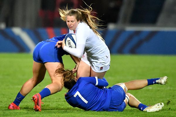 Les lumières ne sont restées allumées que jusqu'à la 62e minute à Villeneuve-d'Ascq vendredi 30 avril lors du match de rugby entre la France et l'Angleterre. 