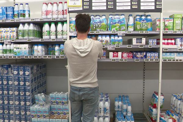 Intermarché accusé d'avoir vendu du lait Lactalis - Charente Libre.fr