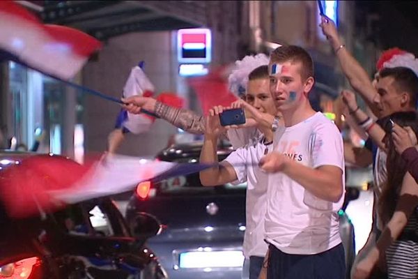 Effervescence à Troyes après la victoire 5-2 de l'équipe de France face à L’Islande  en quart de finale de l'Euro.