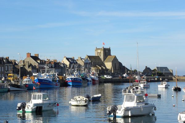 Dans la Manche, le port de Barfleur bénéficiera toute la journée d'un bon ensoleillement et d'un temps calme.