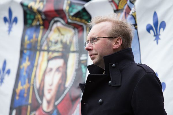 Alain Escada, président de l'association catholique intégriste Civitas (dissoute en 2023), lors d'un défilé en hommage à Jeanne d'Arc, à Paris en mai 2014.