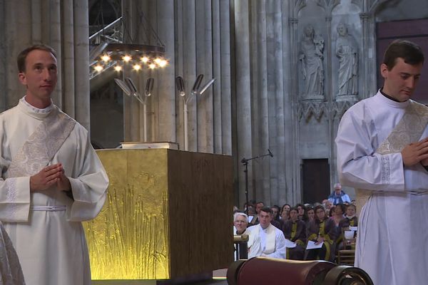 Martin et Louis sont les 29ème et 30ème prêtres à être consacrés à Rouen (Seine-Maritime).