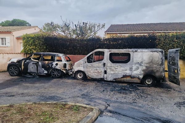 Le dernier à Fleury d'Aude. a visé un adjoint au maire chargé du commerce. Ses deux voitures ont été incendiées en pleine nuit devant son domicile.