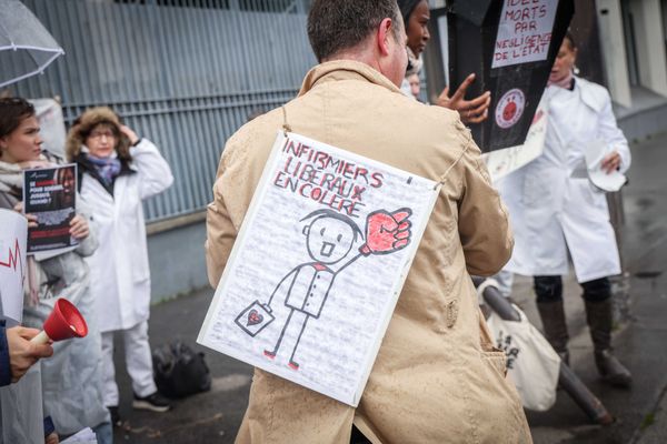 Les infirmiers libéraux tirent la sonnette d'alarme concernant leurs conditions de travail.