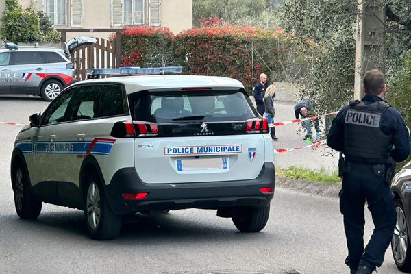 Les forces de l'ordre ont tiré à plusieurs reprises dans ce secteur de l'ouest niçois après un refus d'obtempérer.