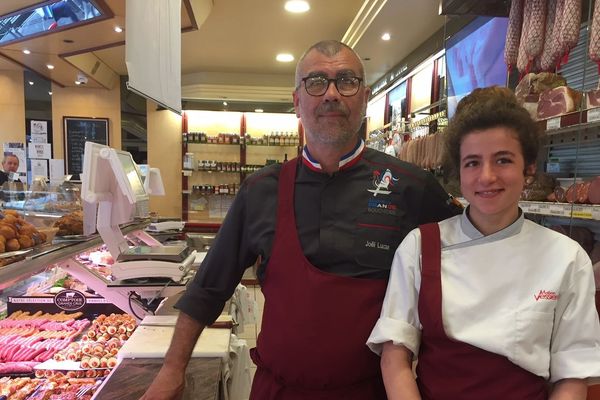 Marjolaine Gras-Machon aux côtés de son maître d'apprentissage Joël Lucas, meilleur ouvrier de France.   